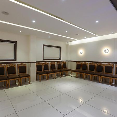 Hotel Ashray Inn Express Ahmedabad Exterior foto