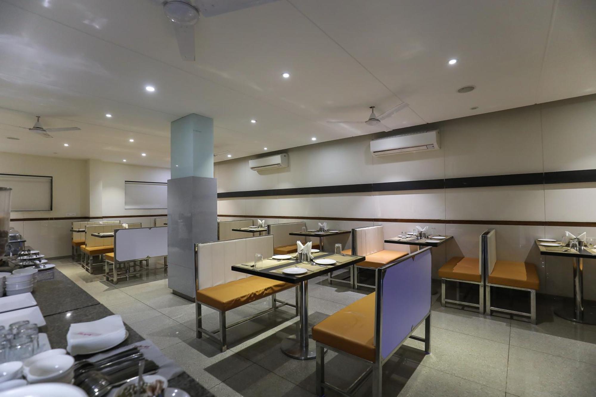 Hotel Ashray Inn Express Ahmedabad Exterior foto
