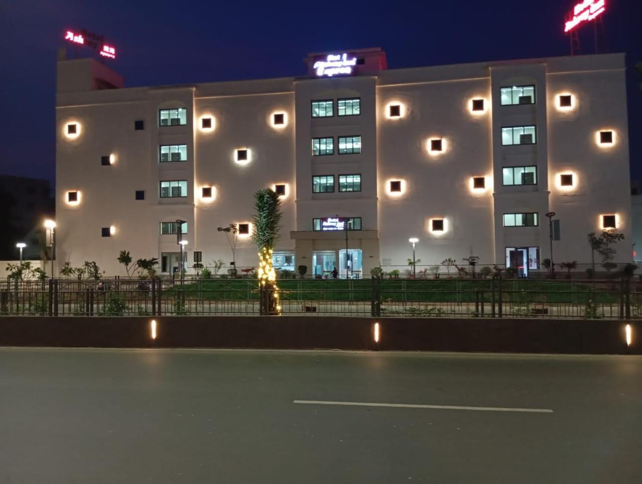 Hotel Ashray Inn Express Ahmedabad Exterior foto