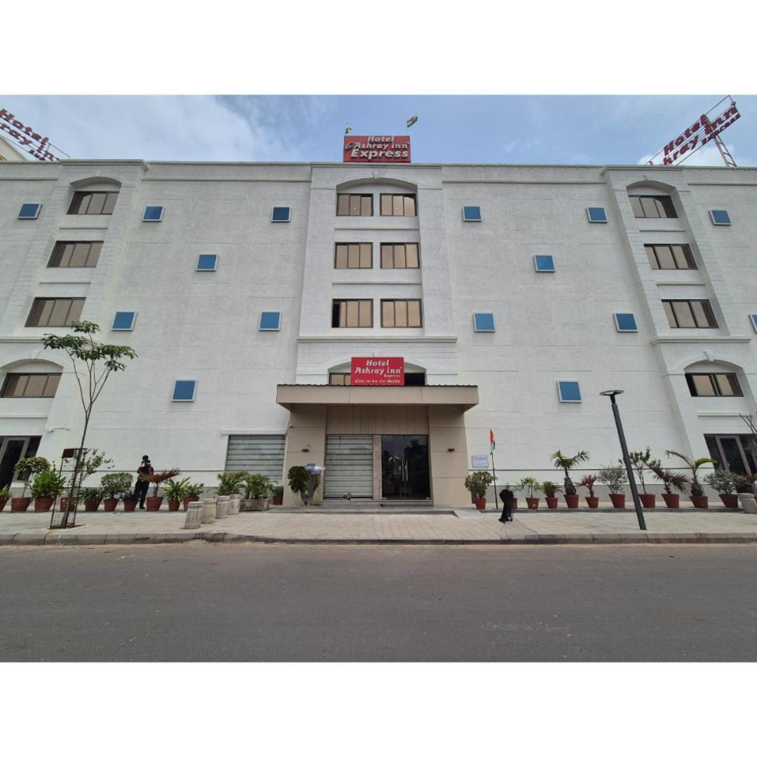 Hotel Ashray Inn Express Ahmedabad Exterior foto