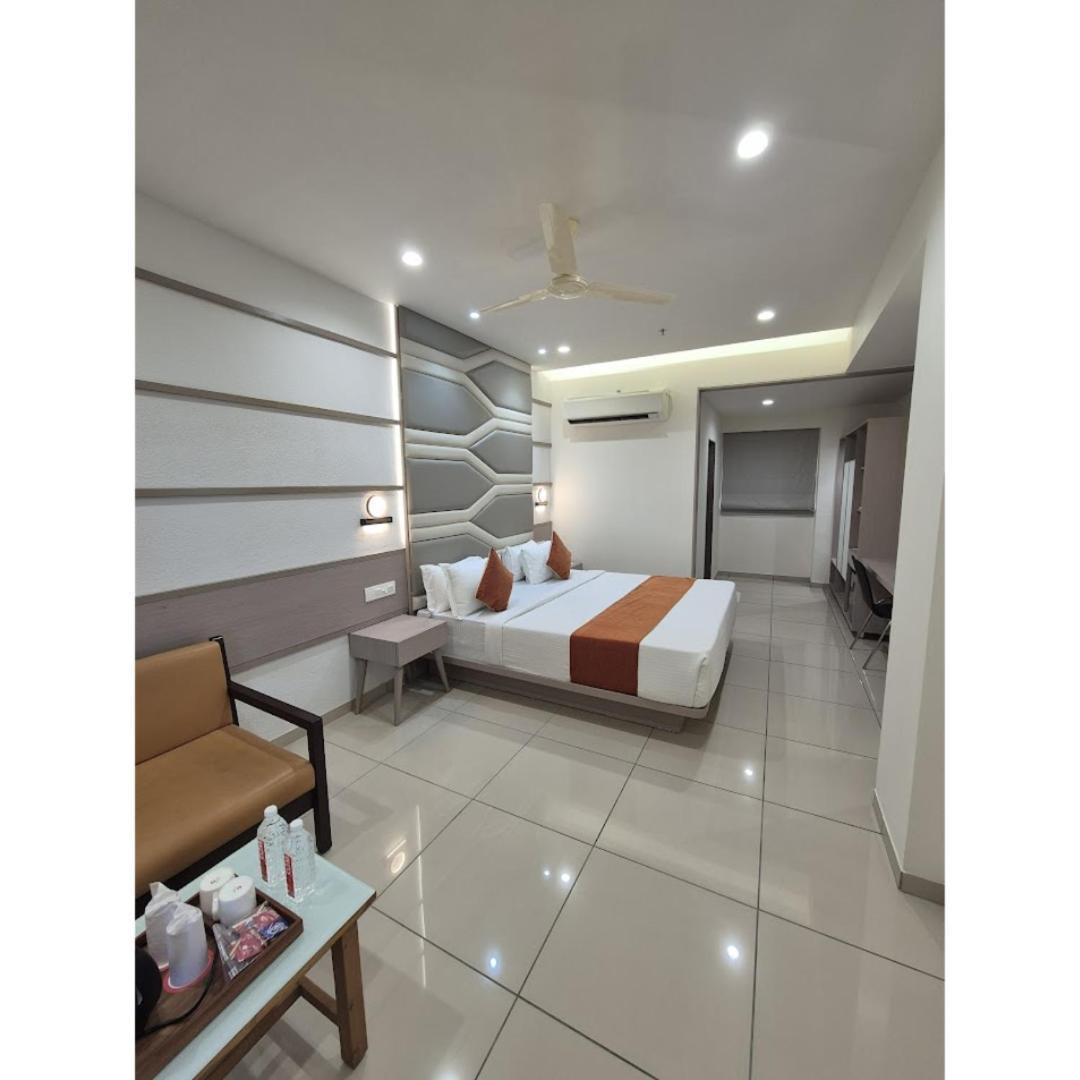 Hotel Ashray Inn Express Ahmedabad Exterior foto