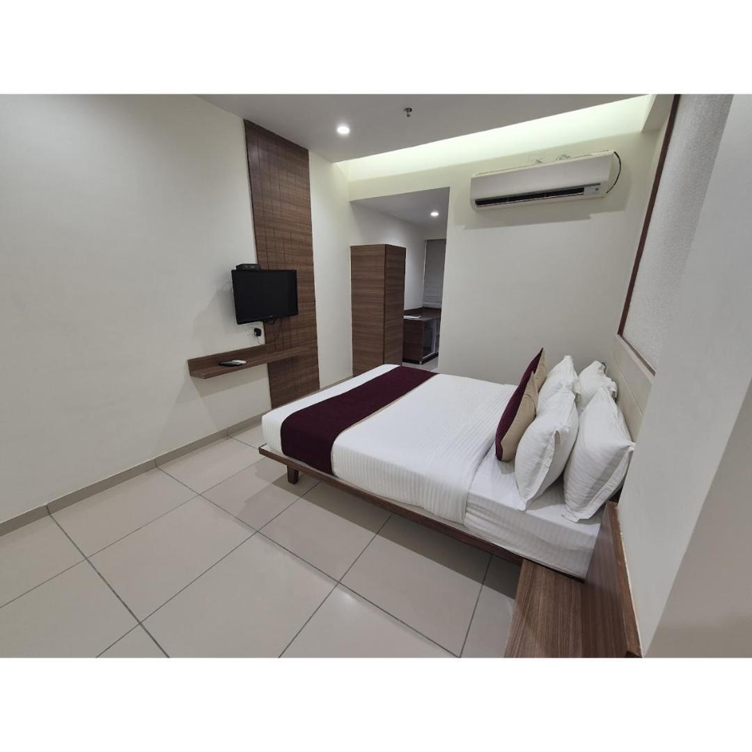 Hotel Ashray Inn Express Ahmedabad Exterior foto