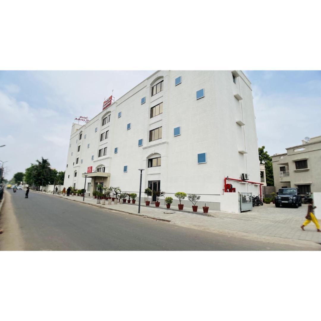Hotel Ashray Inn Express Ahmedabad Exterior foto