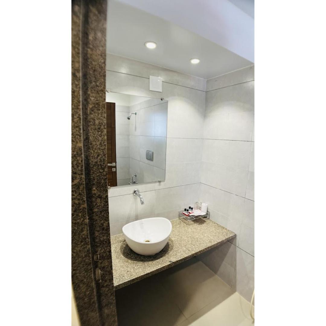 Hotel Ashray Inn Express Ahmedabad Exterior foto