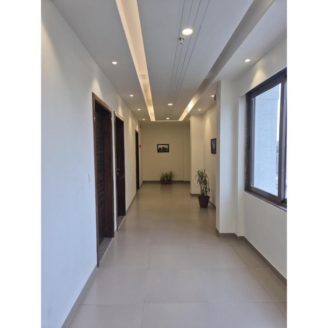 Hotel Ashray Inn Express Ahmedabad Exterior foto