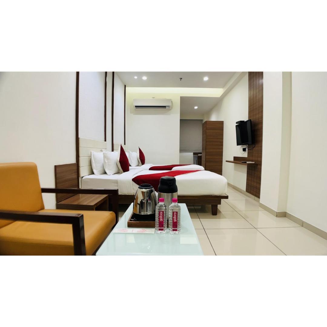 Hotel Ashray Inn Express Ahmedabad Exterior foto