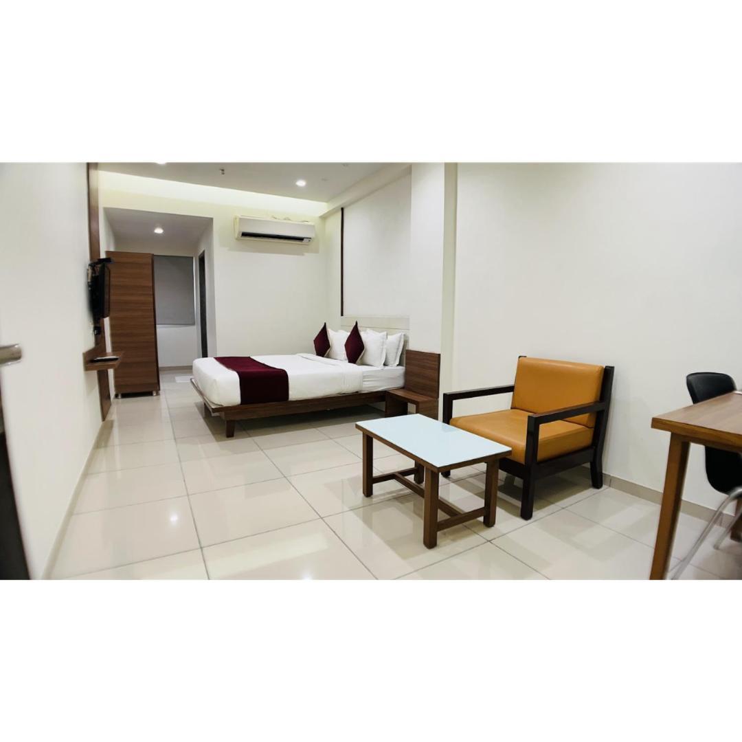 Hotel Ashray Inn Express Ahmedabad Exterior foto
