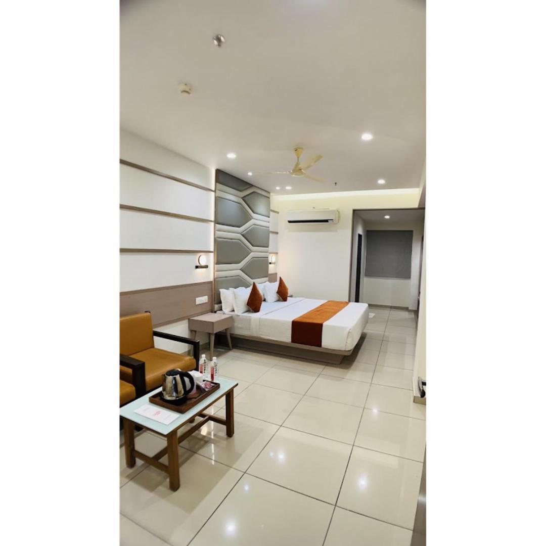 Hotel Ashray Inn Express Ahmedabad Exterior foto