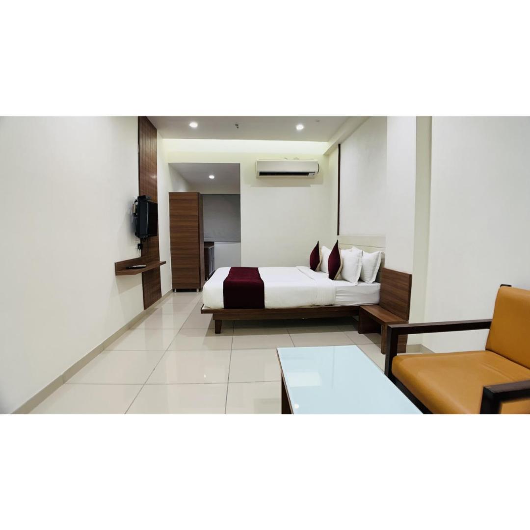 Hotel Ashray Inn Express Ahmedabad Exterior foto
