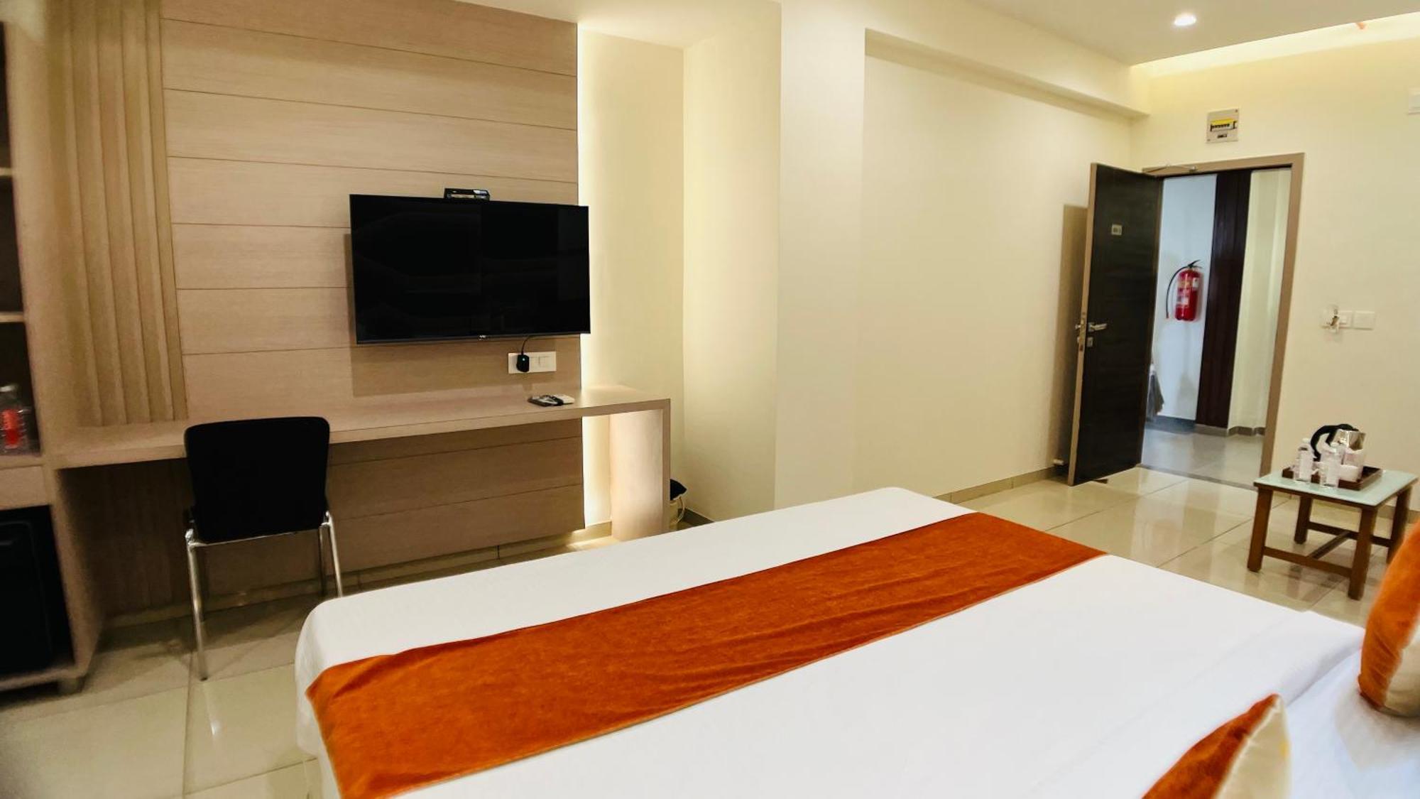 Hotel Ashray Inn Express Ahmedabad Exterior foto