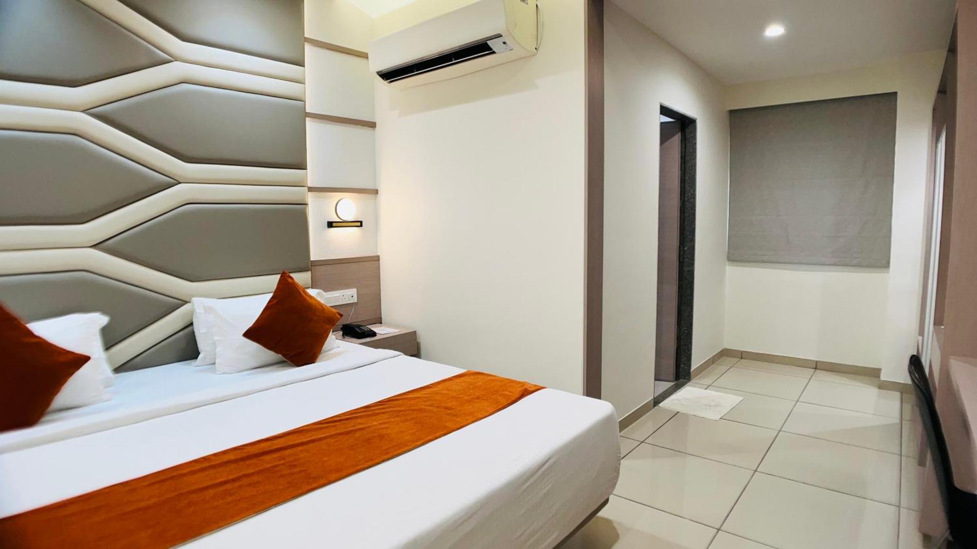 Hotel Ashray Inn Express Ahmedabad Exterior foto