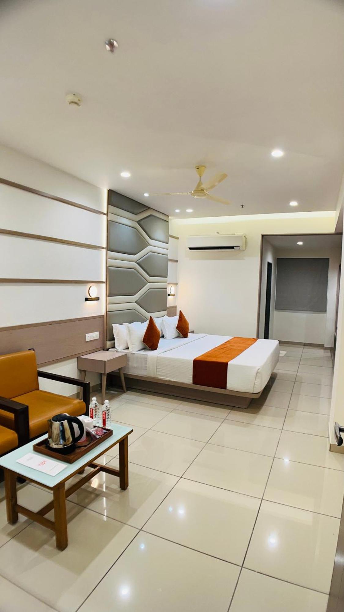 Hotel Ashray Inn Express Ahmedabad Exterior foto