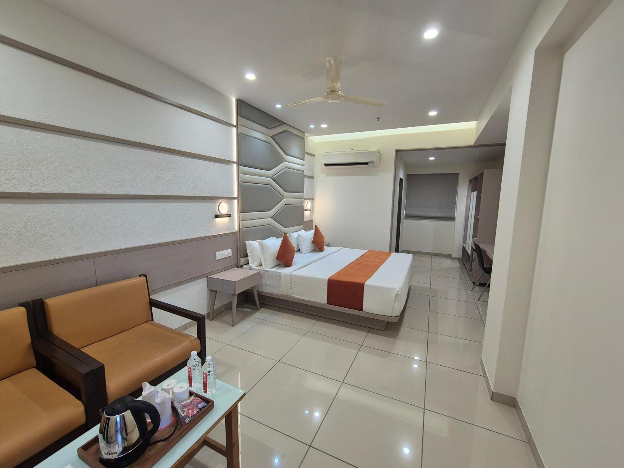 Hotel Ashray Inn Express Ahmedabad Exterior foto