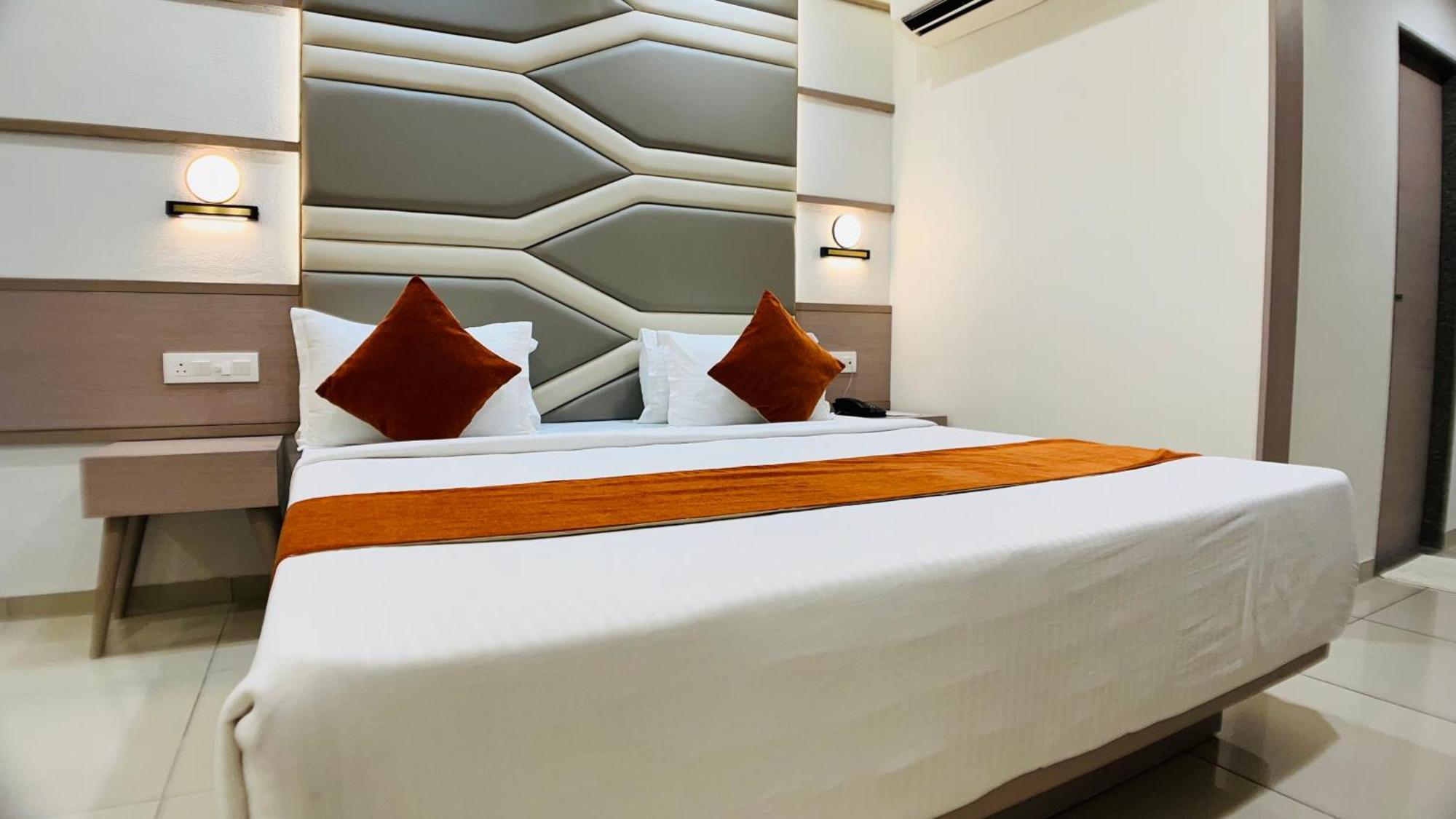 Hotel Ashray Inn Express Ahmedabad Exterior foto
