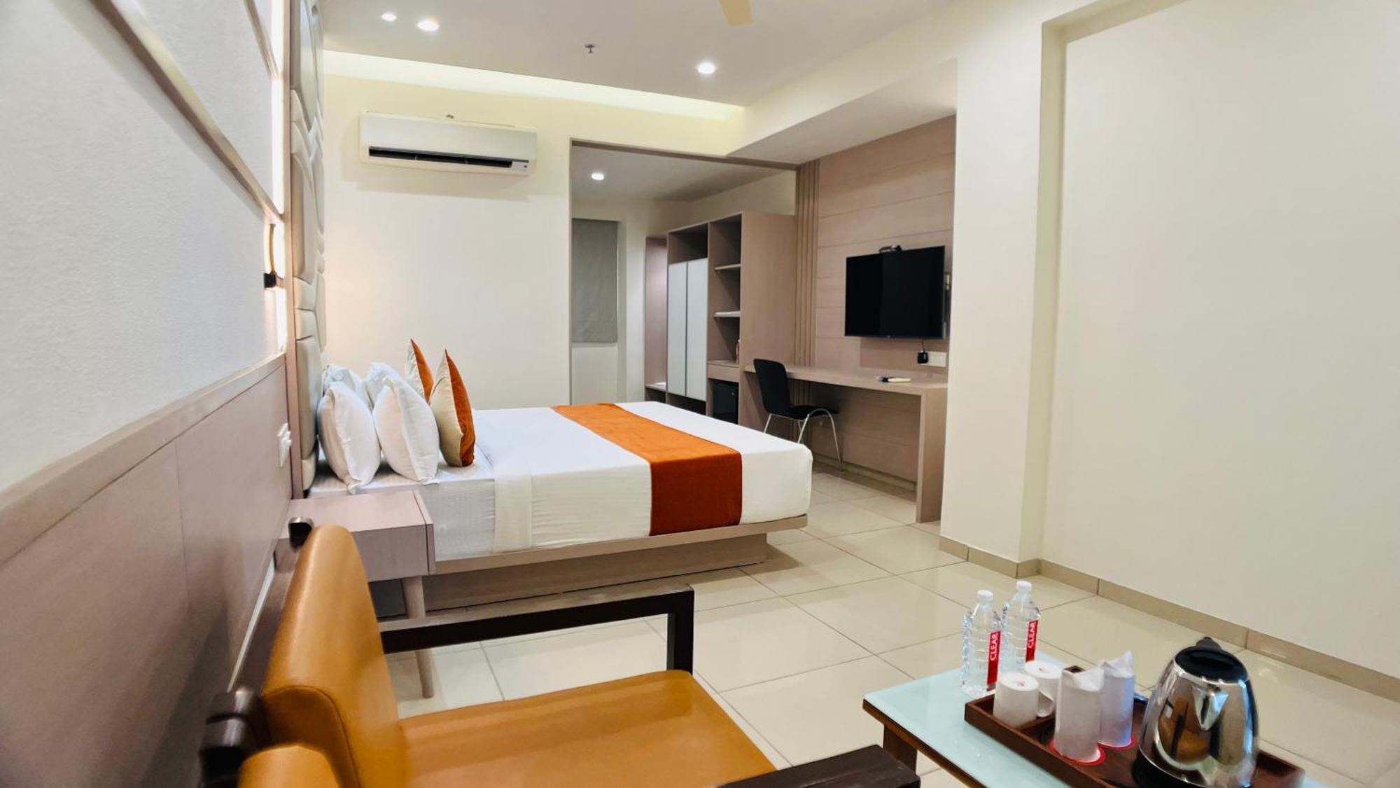 Hotel Ashray Inn Express Ahmedabad Exterior foto