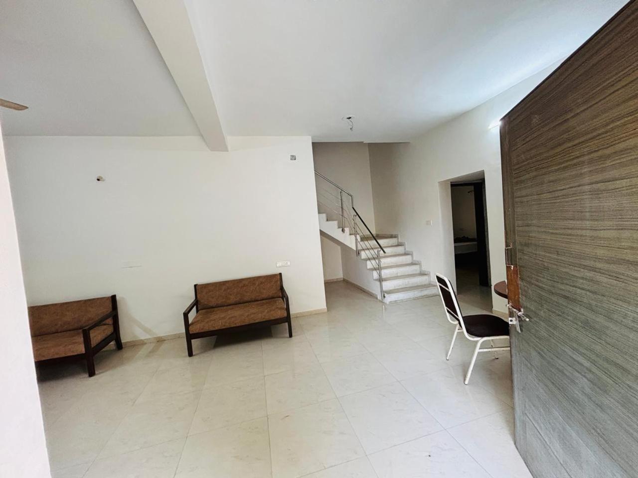 Hotel Ashray Inn Express Ahmedabad Exterior foto