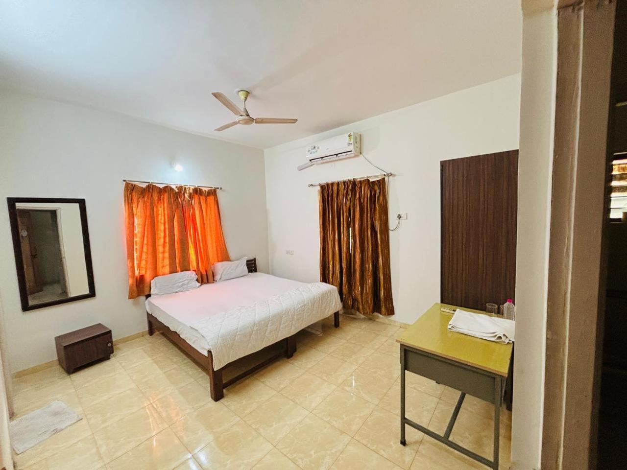 Hotel Ashray Inn Express Ahmedabad Exterior foto